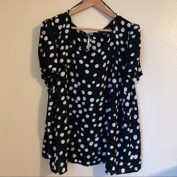Black and White Polkadotted Top! - Picture 2 of 4